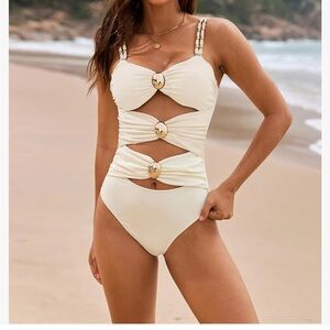 FLATTERING! Sexy Colorblock Cut-Out Swimsuit in Cream